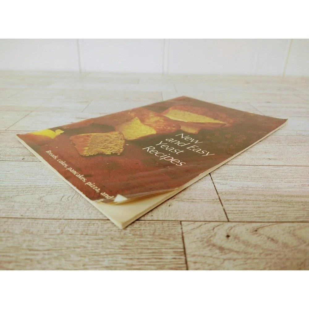 New‎ and Easy Yeast Recipes Vtg 1974 Universal Foods Corp Cookbook Booklet